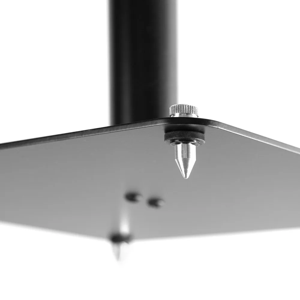 Vista inferior de spikes acusticos de desacople soportes monitores de estudio sorisound